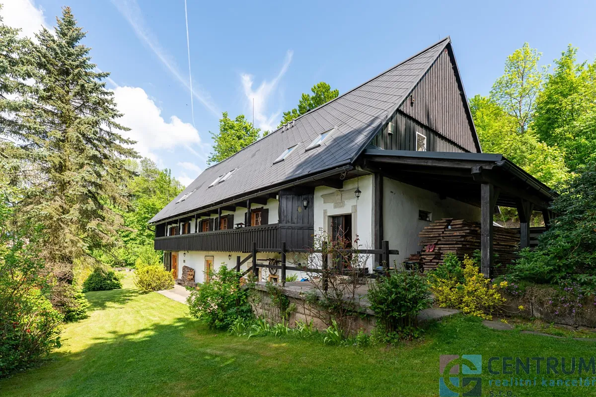 Prodej rodinného domu 265 m², pozemek 1648 m²